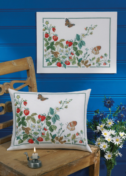 Kit de bordado fresas y mariposas 39 x 30 cm