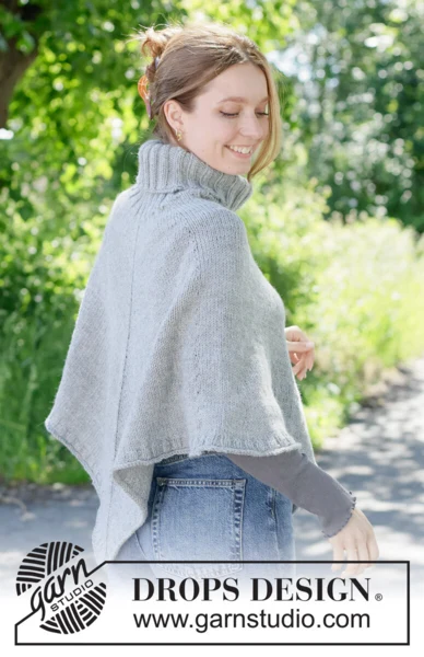 271-28 Hazy Sky Poncho by DROPS Design — 1