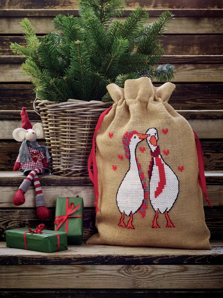 Bordado de Navidad Permin: Calcetín navideño con gansos 39x55cm