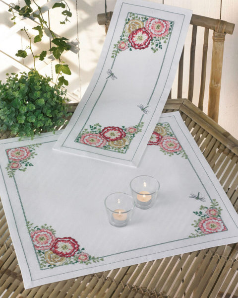 Kit de bordado Malvarrosas 24 x 62 cm