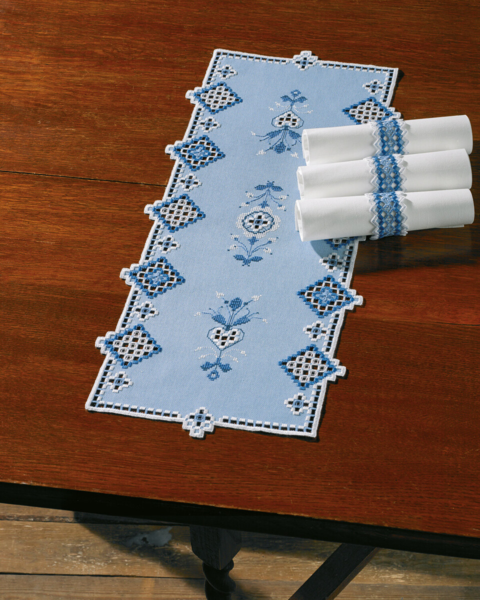 Kit de Bordado Hardanger en Azul 29 x 67 cm