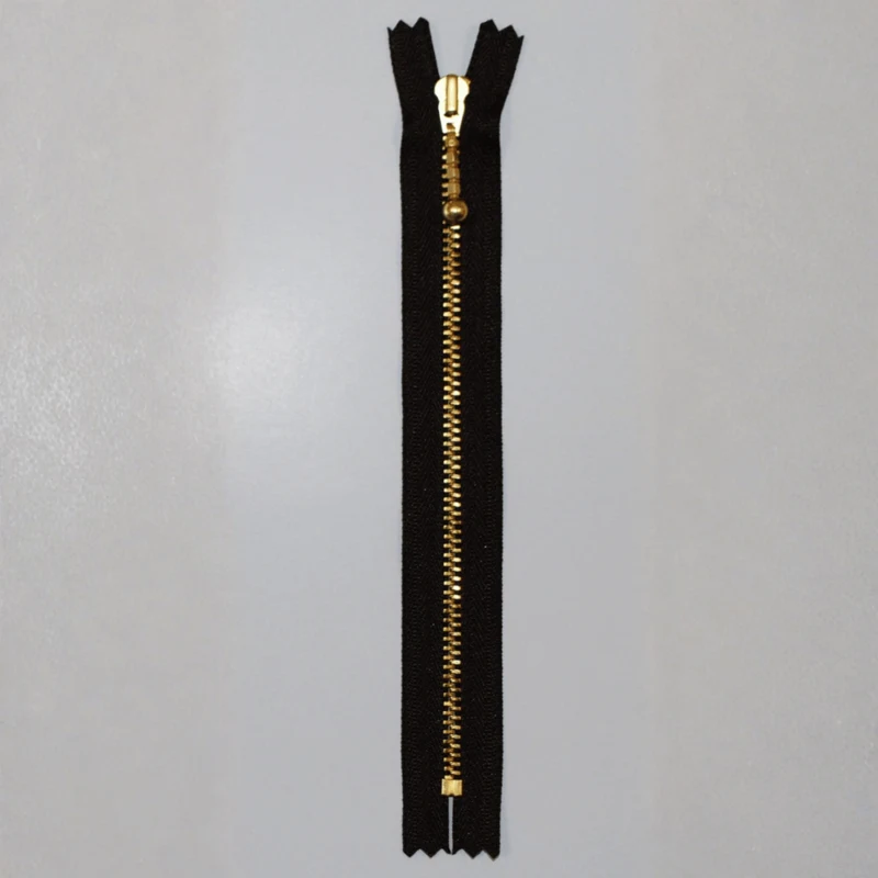 YKK Cremallera Fija, Latón, 4 mm 570 Marrón