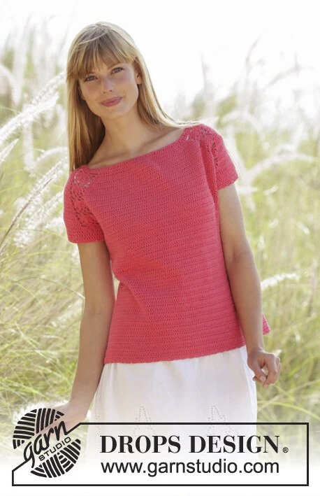 Extra 0-1287 Warm Apricot by DROPS Design — Top de ganchillo en DROPS Safran, trabajado de arriba abajo con raglán y un delicado patrón calado. Tallas S–XXXL. — 1
