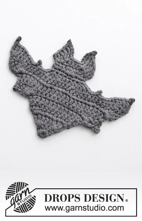 Extra 0-1391 Bat Attack! by DROPS Design — Murciélago de ganchillo en DROPS Paris para decorar Halloween. Elige los colores del cuerpo y las alas. — 2