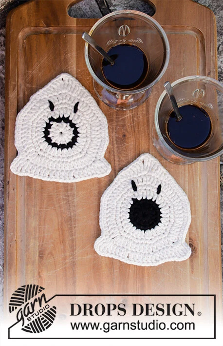 Extra 0-1425 Boo and Boo-Hoo by DROPS Design — Fantasmas de ganchillo para Halloween. Cada fantasma utiliza unos 18 g; el kit vende ovillos completos. — 2