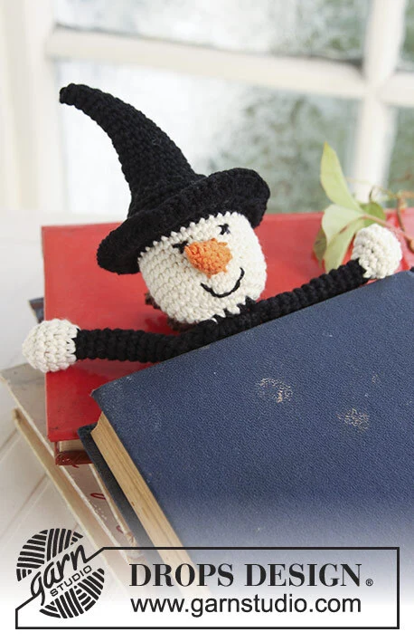 Extra 0-704 Obliviate! by DROPS Design — Decoración de Halloween con relleno y tres colores. — 2