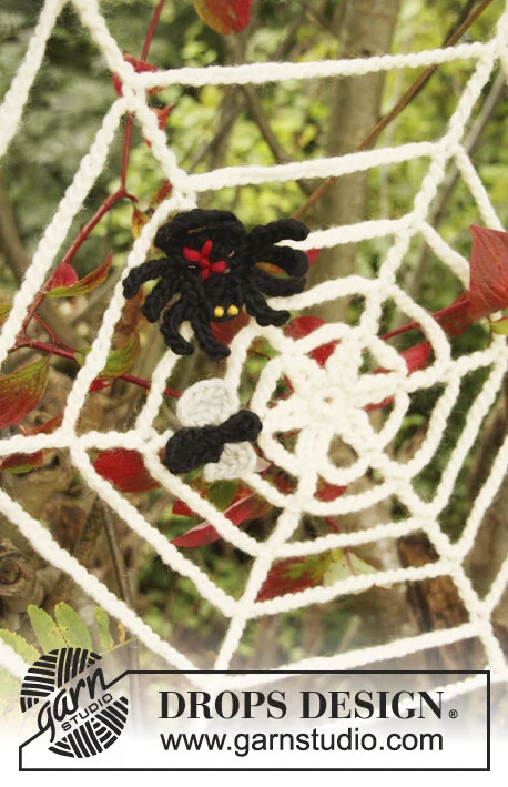 Extra 0-854 Black Widow by DROPS Design — Araña y telaraña de Halloween. Se incluyen ovillos completos de amarillo 24 y rojo 08 para los detalles que el patrón indica como sobrantes. — 1