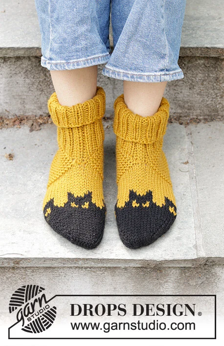 244-43 Holy Socks! by DROPS Design — Calcetines: 35/37, 38/40 y 41/43; pie: 22, 24 y 27 cm. También agujas de doble punta de 4 mm. — 1