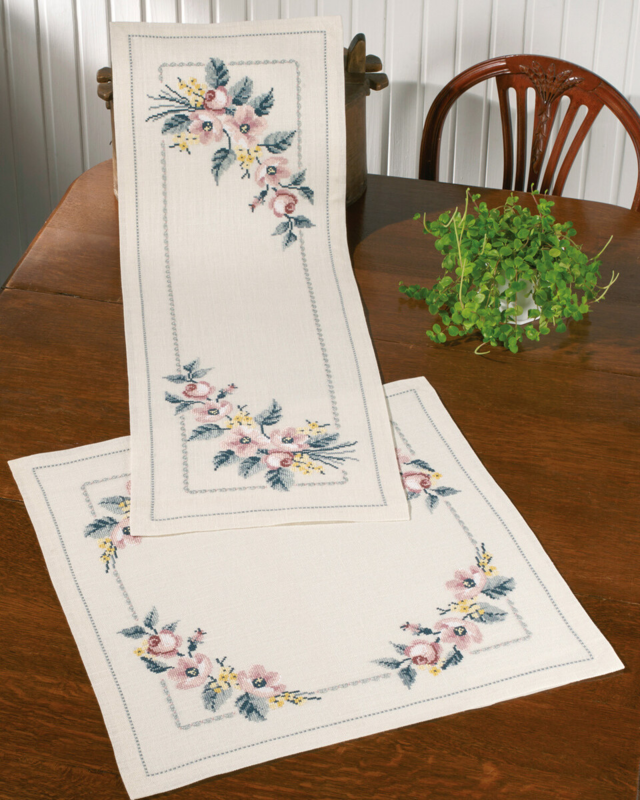 Kit de bordado Rosas en lino 61 x 61 cm