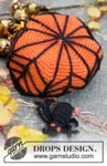 Extra 0-1171 Creepy Candy by DROPS Design — Cesta de Halloween de unos 12 cm de diámetro y 6 cm de alto, con araña. — 2