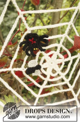 Extra 0-854 Black Widow by DROPS Design — Araña y telaraña de Halloween. Se incluyen ovillos completos de amarillo 24 y rojo 08 para los detalles que el patrón indica como sobrantes. — 1