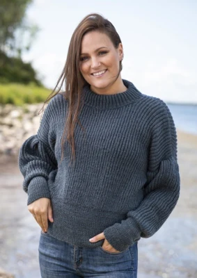 Jersey de charol con pliegues en las mangas