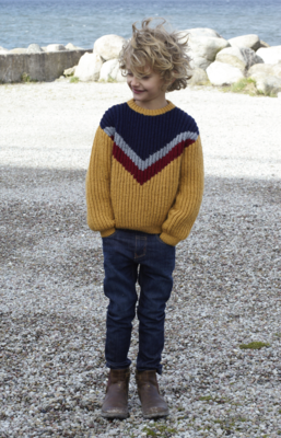 2610 Blusa infantil con estampado en forma de V